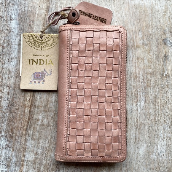 India Leather Handbags - Blush Pink Leather Wallet Zip Around 8 Card Holder